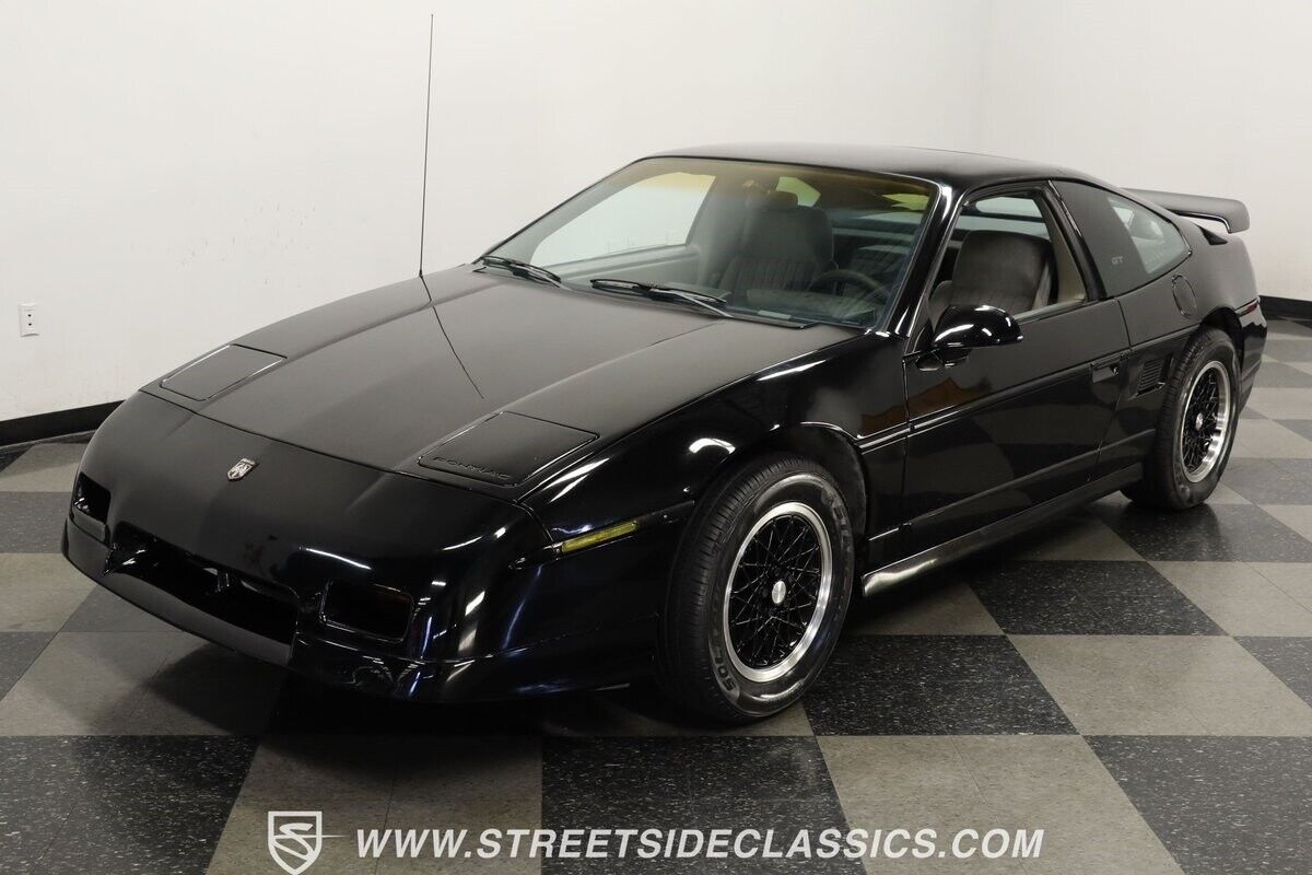 Pontiac-Fiero-Coupe-1988-Black-Gray-105544-17