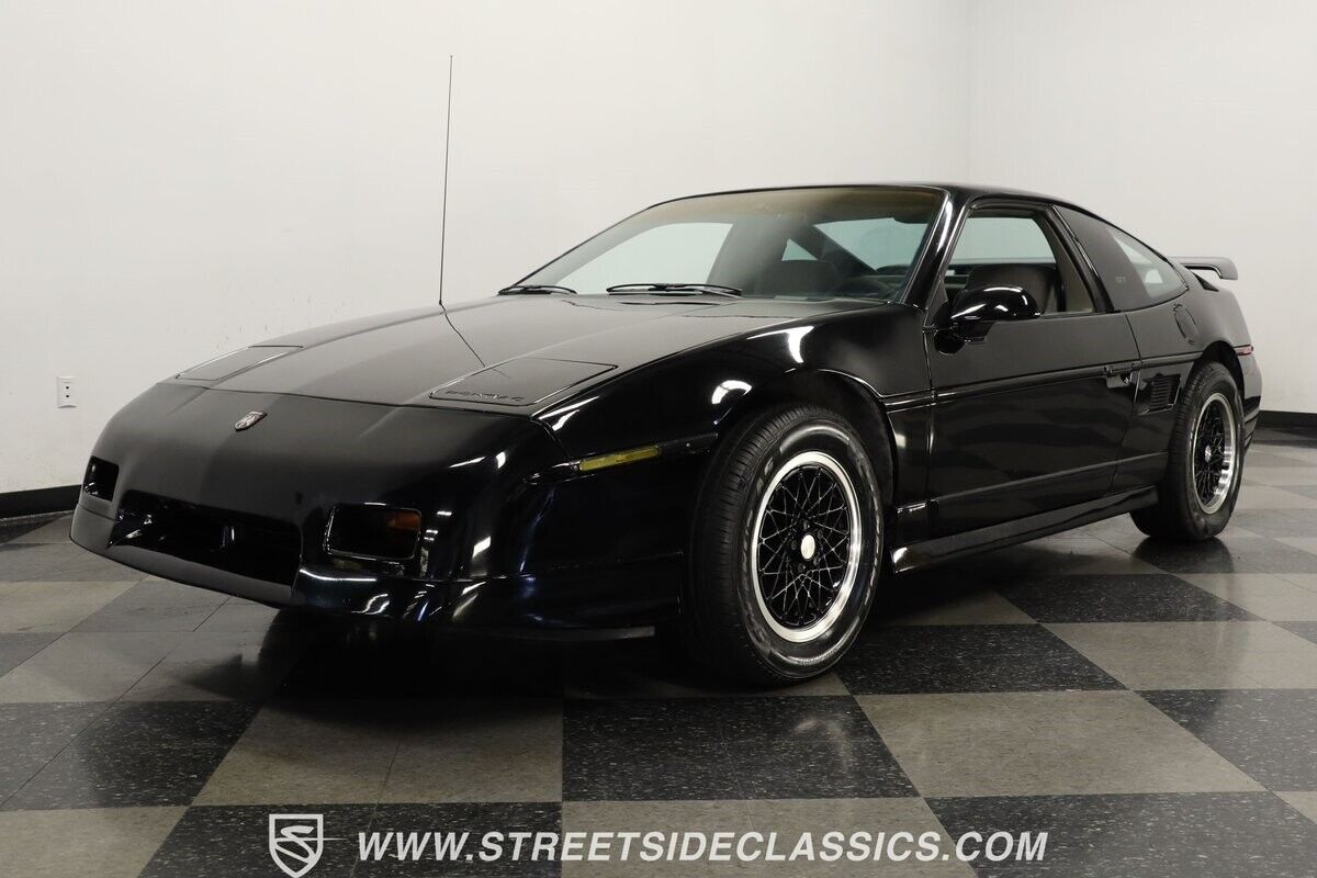 Pontiac-Fiero-Coupe-1988-Black-Gray-105544-21