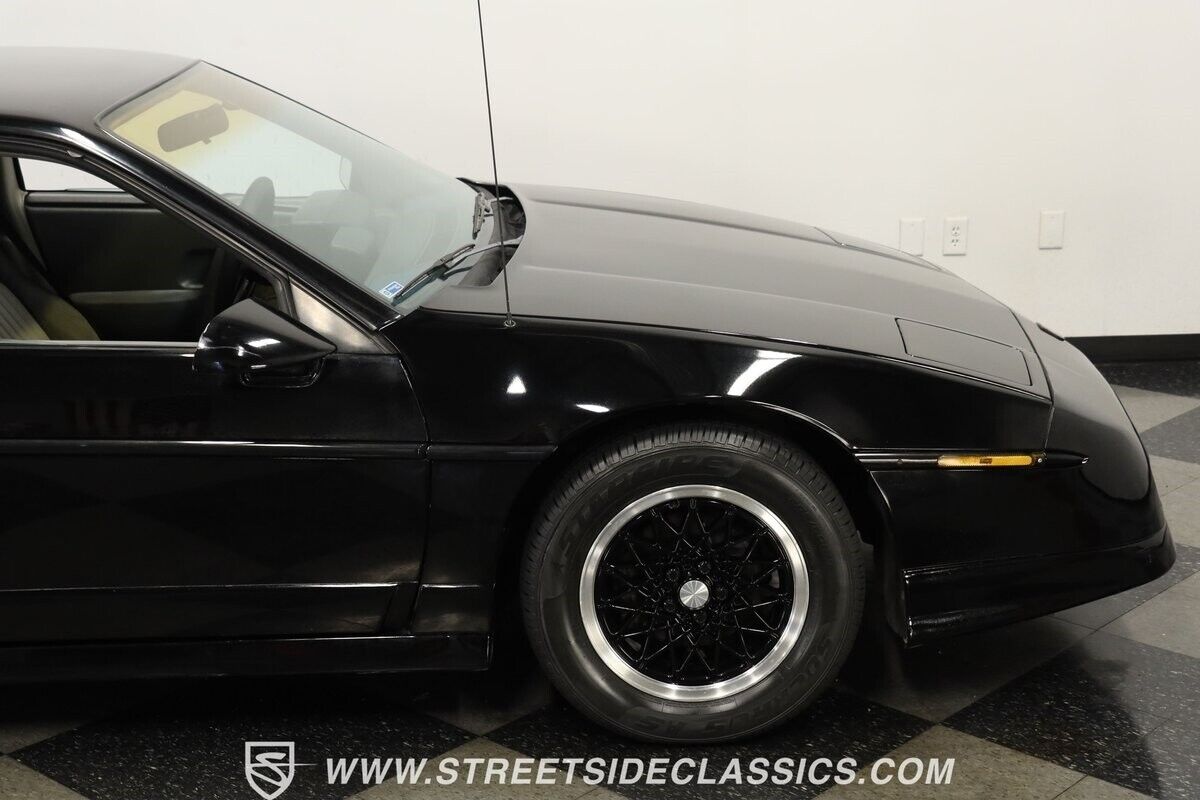 Pontiac-Fiero-Coupe-1988-Black-Gray-105544-28