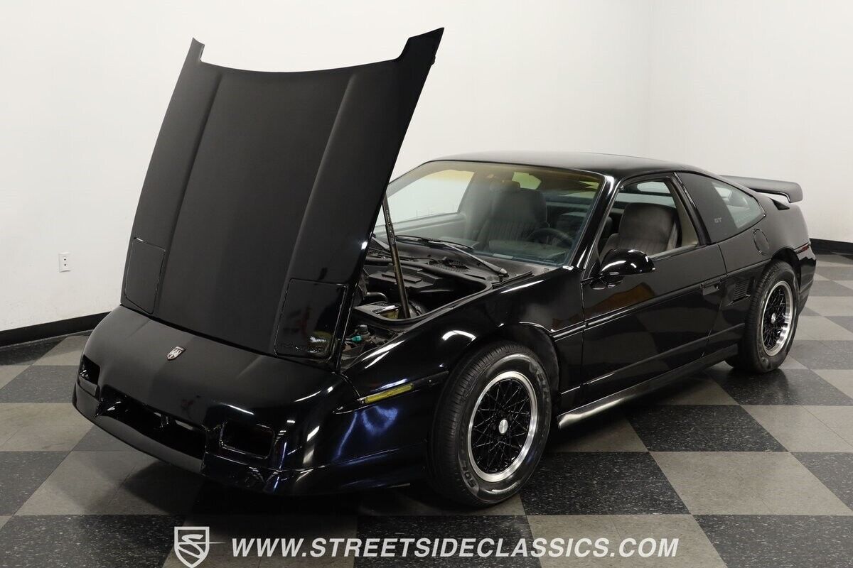 Pontiac-Fiero-Coupe-1988-Black-Gray-105544-29