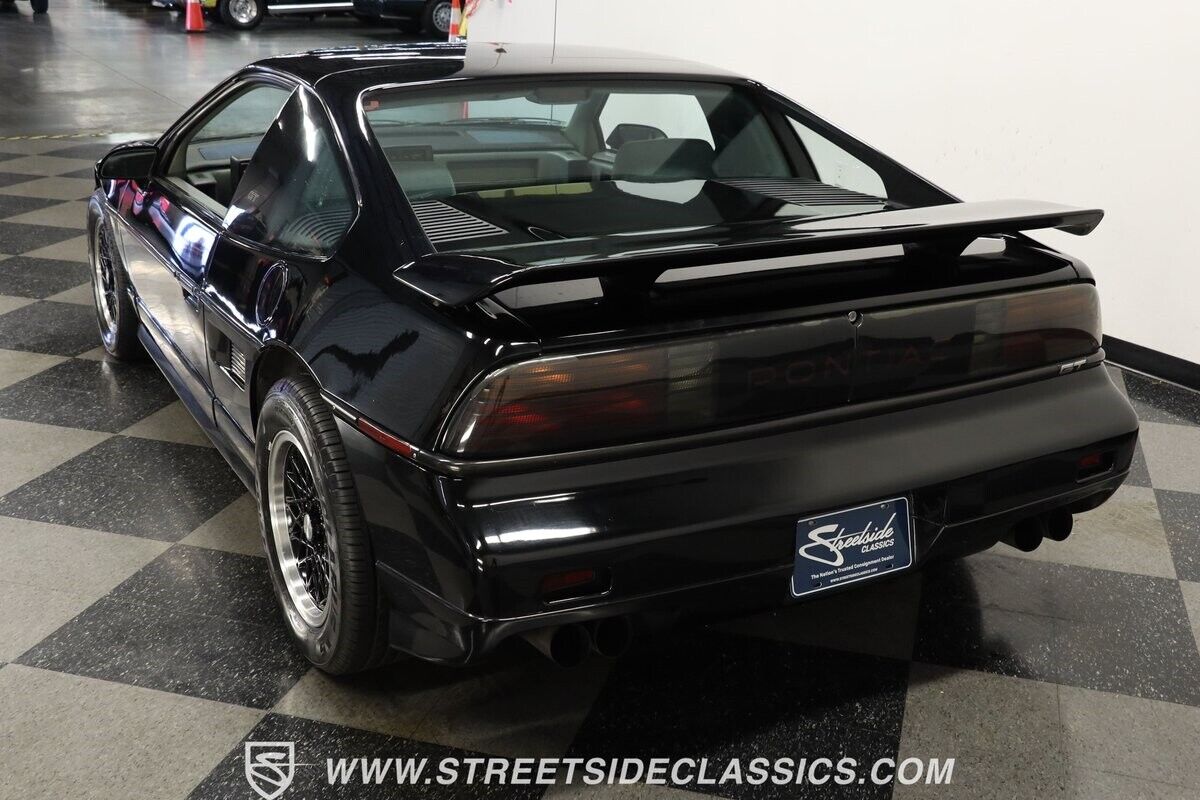 Pontiac-Fiero-Coupe-1988-Black-Gray-105544-7