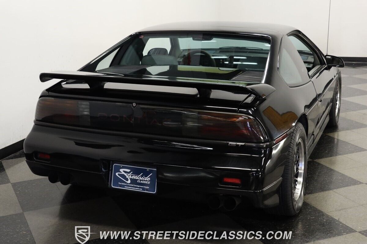 Pontiac-Fiero-Coupe-1988-Black-Gray-105544-9