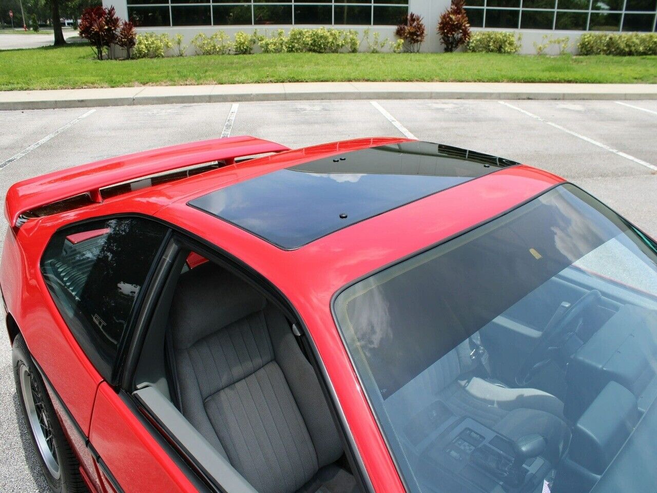 Pontiac-Fiero-Coupe-1988-Red-Gray-88520-11