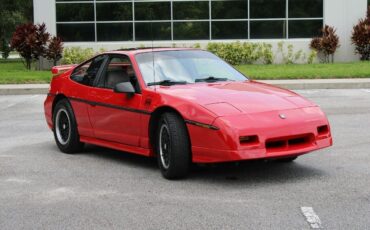 Pontiac-Fiero-Coupe-1988-Red-Gray-88520-3