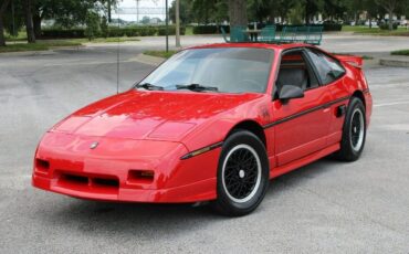 Pontiac-Fiero-Coupe-1988-Red-Gray-88520-4