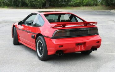 Pontiac-Fiero-Coupe-1988-Red-Gray-88520-6