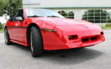 Pontiac-Fiero-Coupe-1988-Red-Gray-88520-9