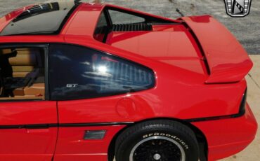 Pontiac-Fiero-Coupe-1988-Red-Tan-98788-11