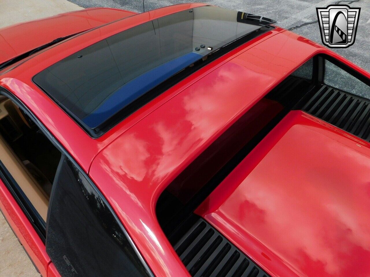 Pontiac-Fiero-Coupe-1988-Red-Tan-98788-9