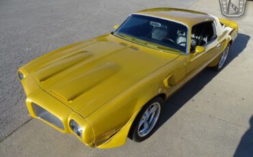 Pontiac-Firebird-1975-Gold-Black-32312-3