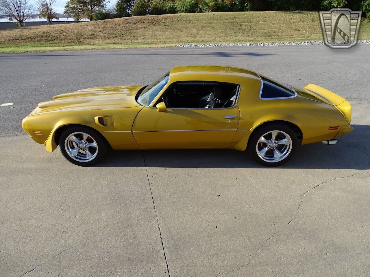 Pontiac-Firebird-1975-Gold-Black-32312-4