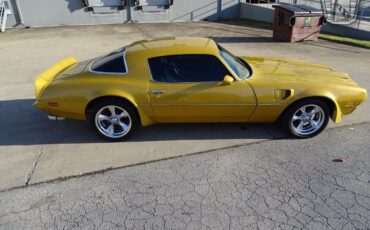 Pontiac-Firebird-1975-Gold-Black-32312-8