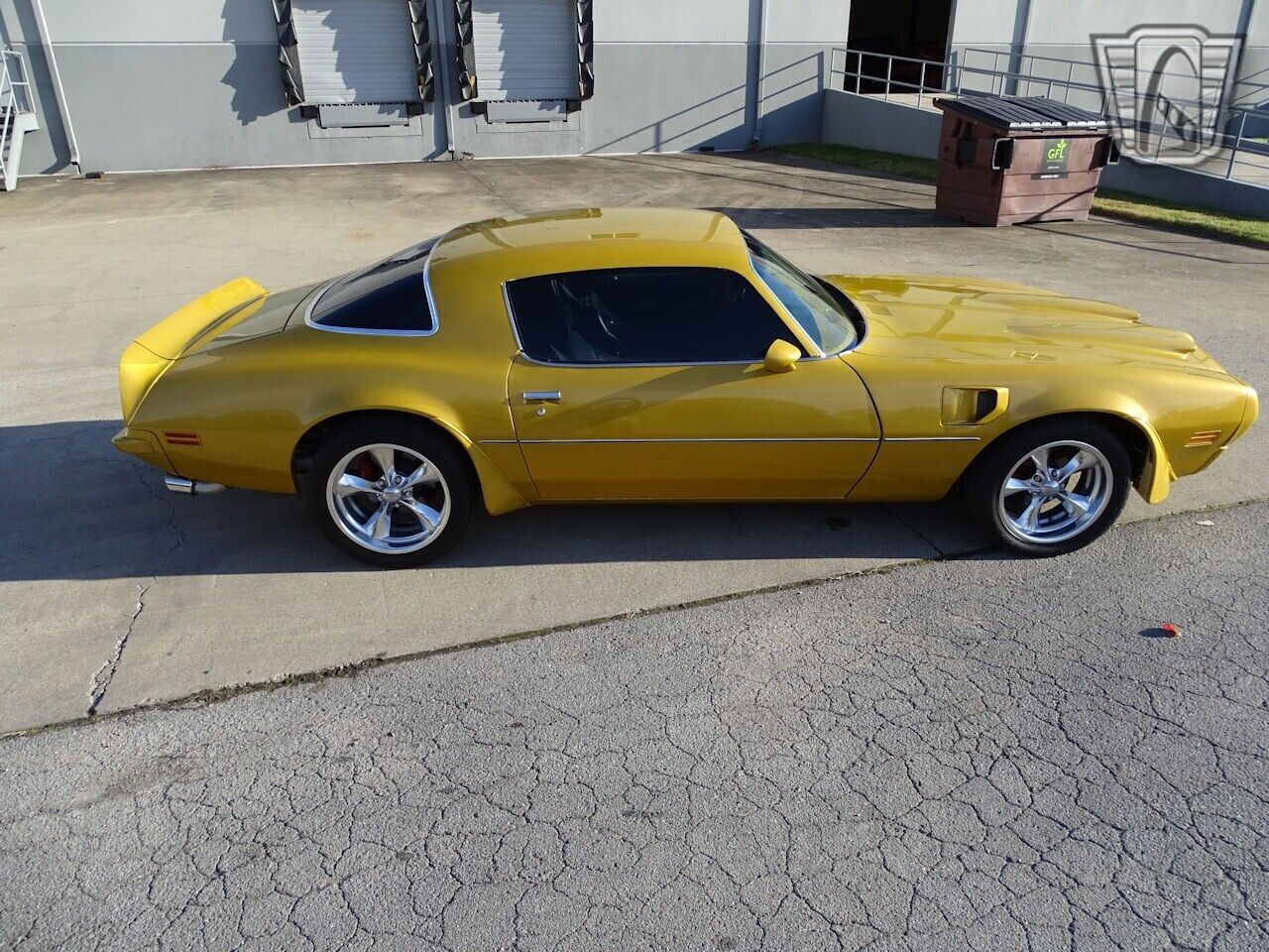 Pontiac-Firebird-1975-Gold-Black-32312-8