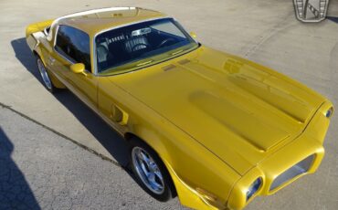 Pontiac-Firebird-1975-Gold-Black-32312-9