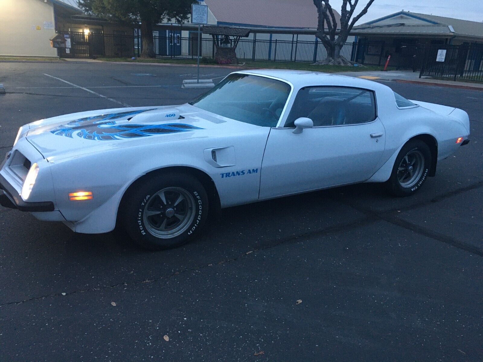 Pontiac-Firebird-1975-White-Blue-99999-32