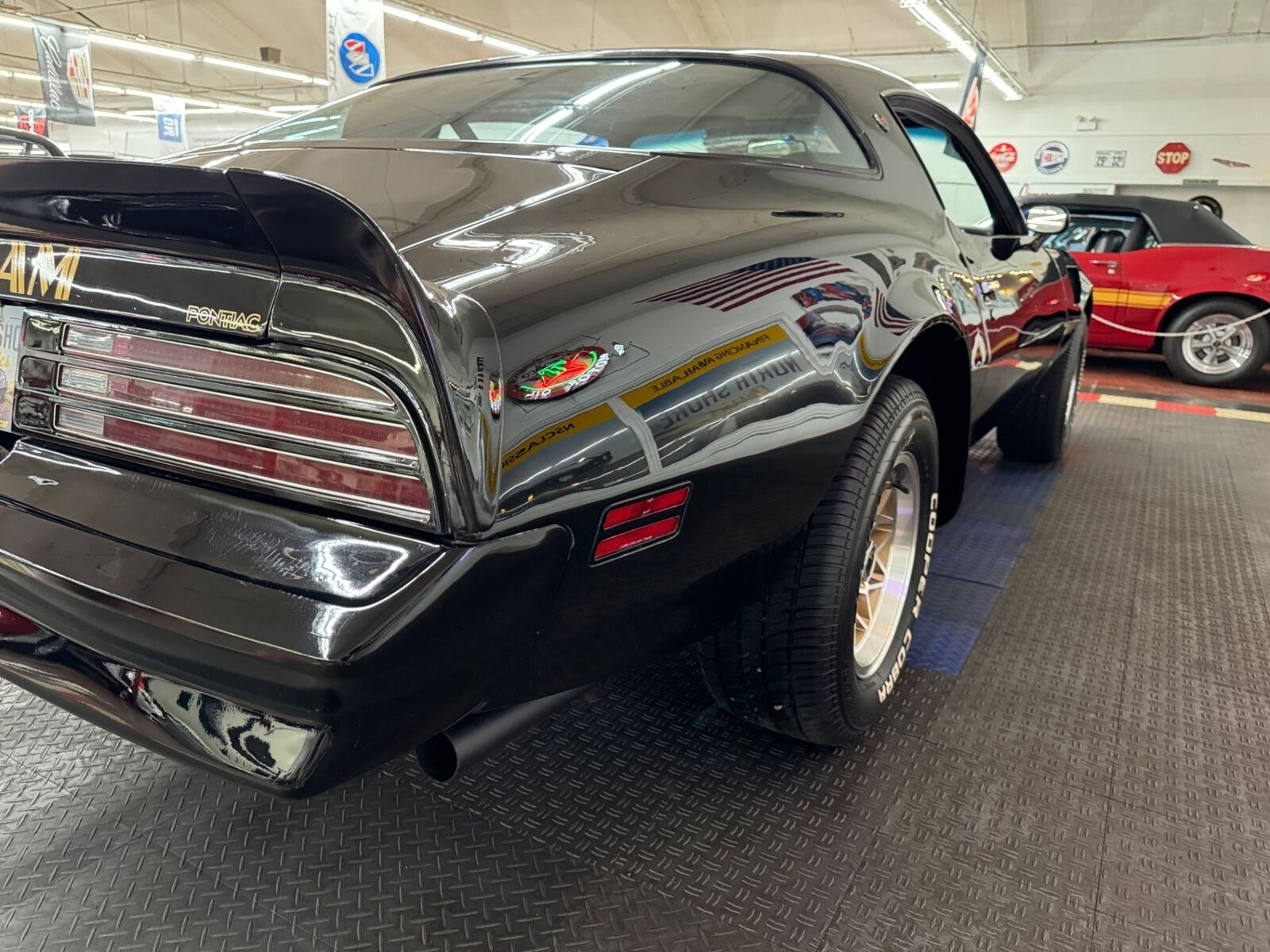 Pontiac-Firebird-1976-Black-Black-87280-27