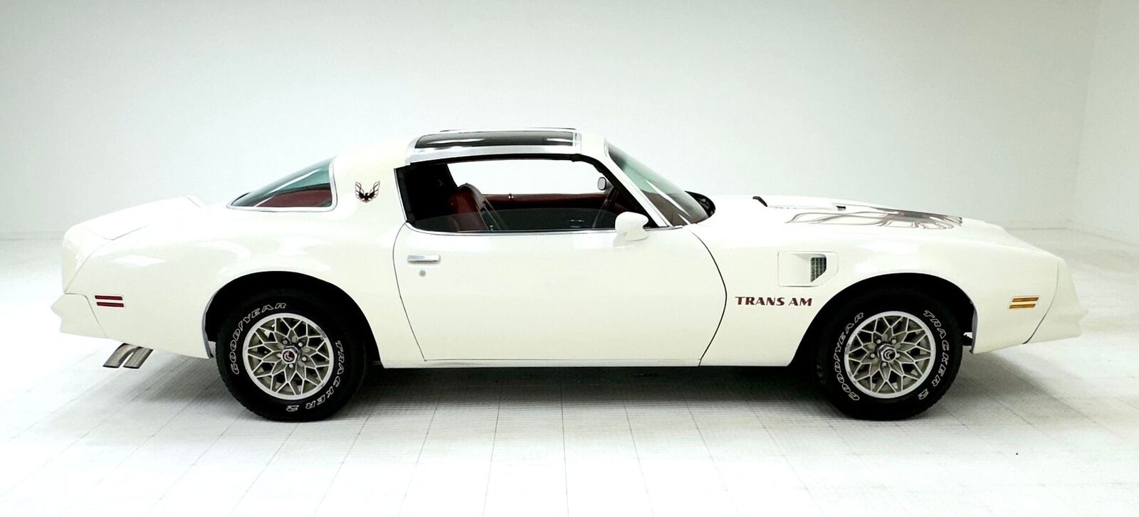 Pontiac-Firebird-1977-White-Red-23406-6