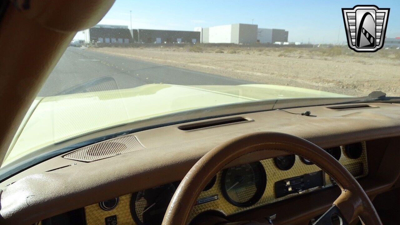 Pontiac-Firebird-1980-Yellow-Tan-129898-6