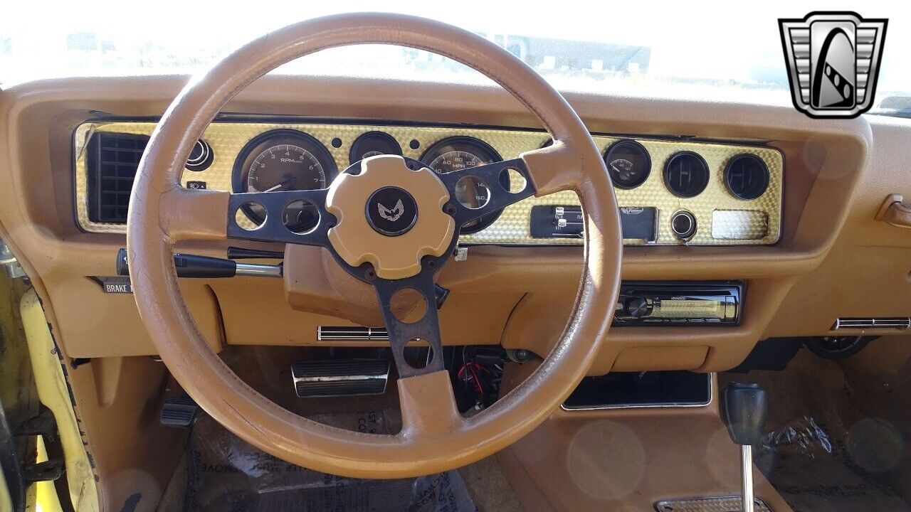 Pontiac-Firebird-1980-Yellow-Tan-129898-7