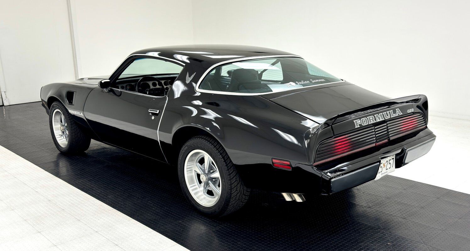 Pontiac-Firebird-1981-Black-Black-28312-2