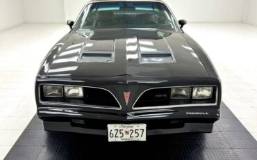 Pontiac-Firebird-1981-Black-Black-28312-7