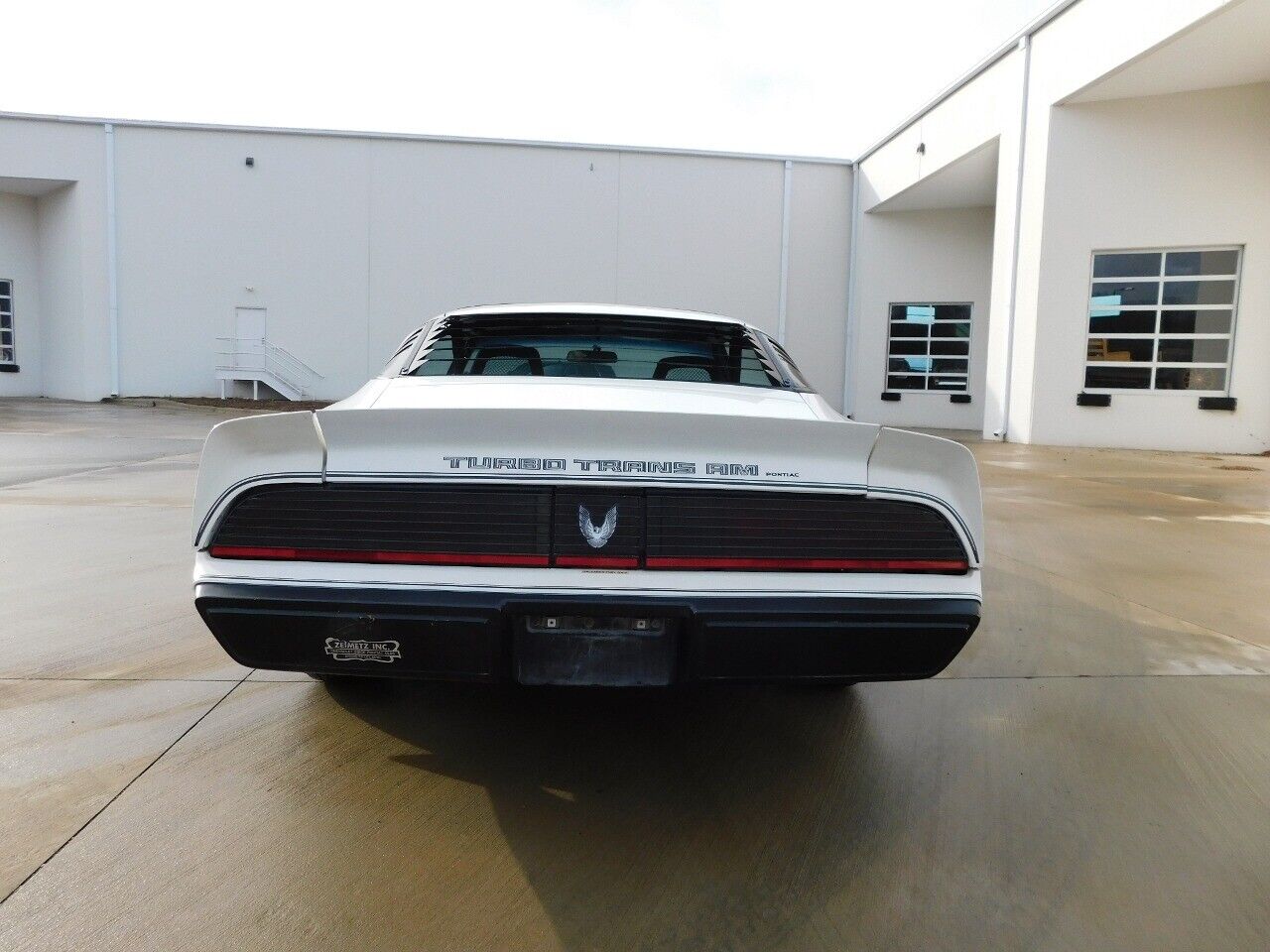 Pontiac-Firebird-1981-White-Red-92413-9