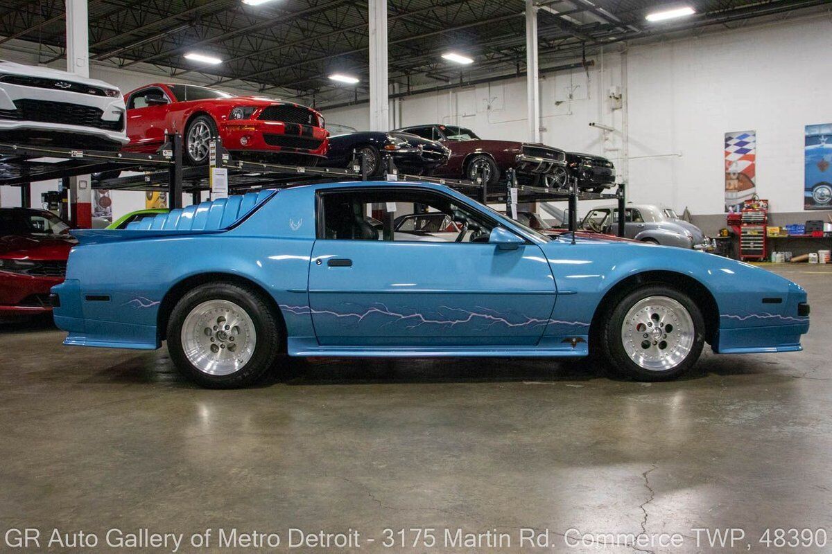 Pontiac-Firebird-1988-Blue-Black-21504-7