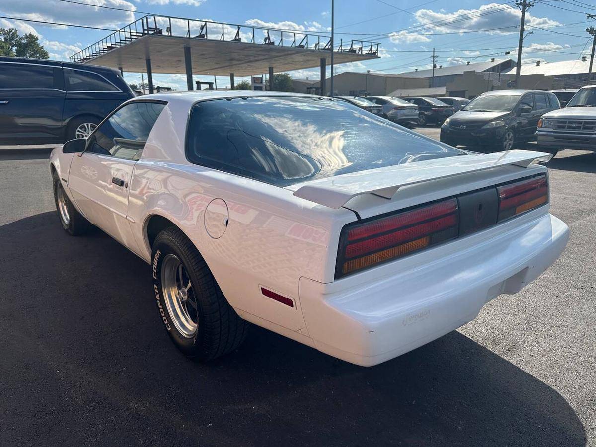 Pontiac-Firebird-1992-white-110542-2