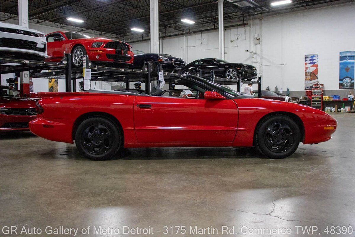 Pontiac-Firebird-1995-Red-Black-86111-7