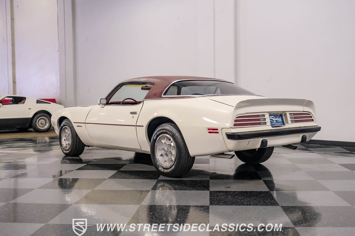 Pontiac-Firebird-Coupe-1975-White-Oxblood-124032-10