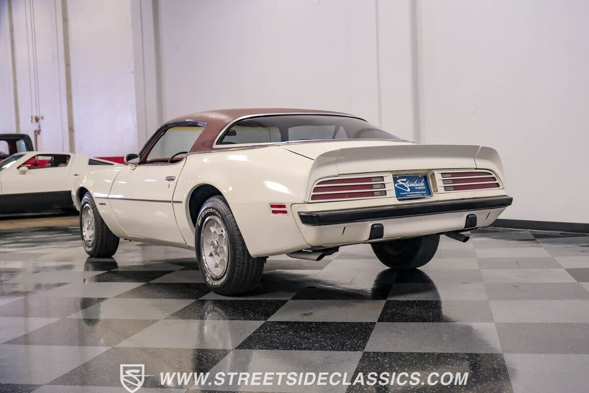 Pontiac-Firebird-Coupe-1975-White-Oxblood-124032-11