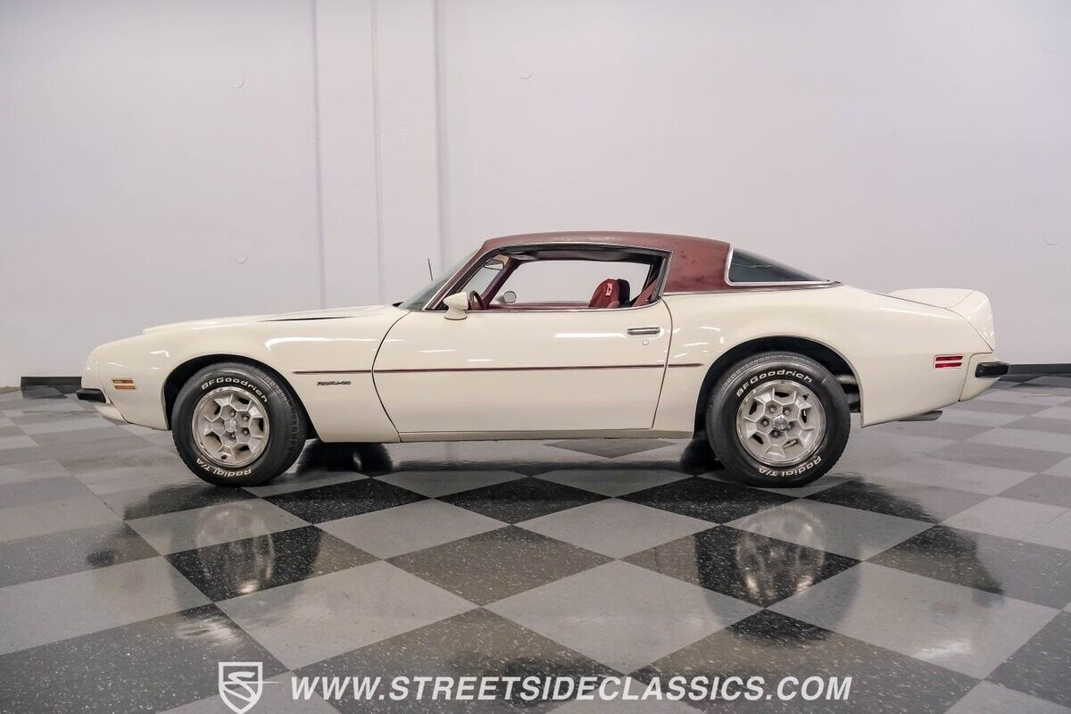 Pontiac-Firebird-Coupe-1975-White-Oxblood-124032-2