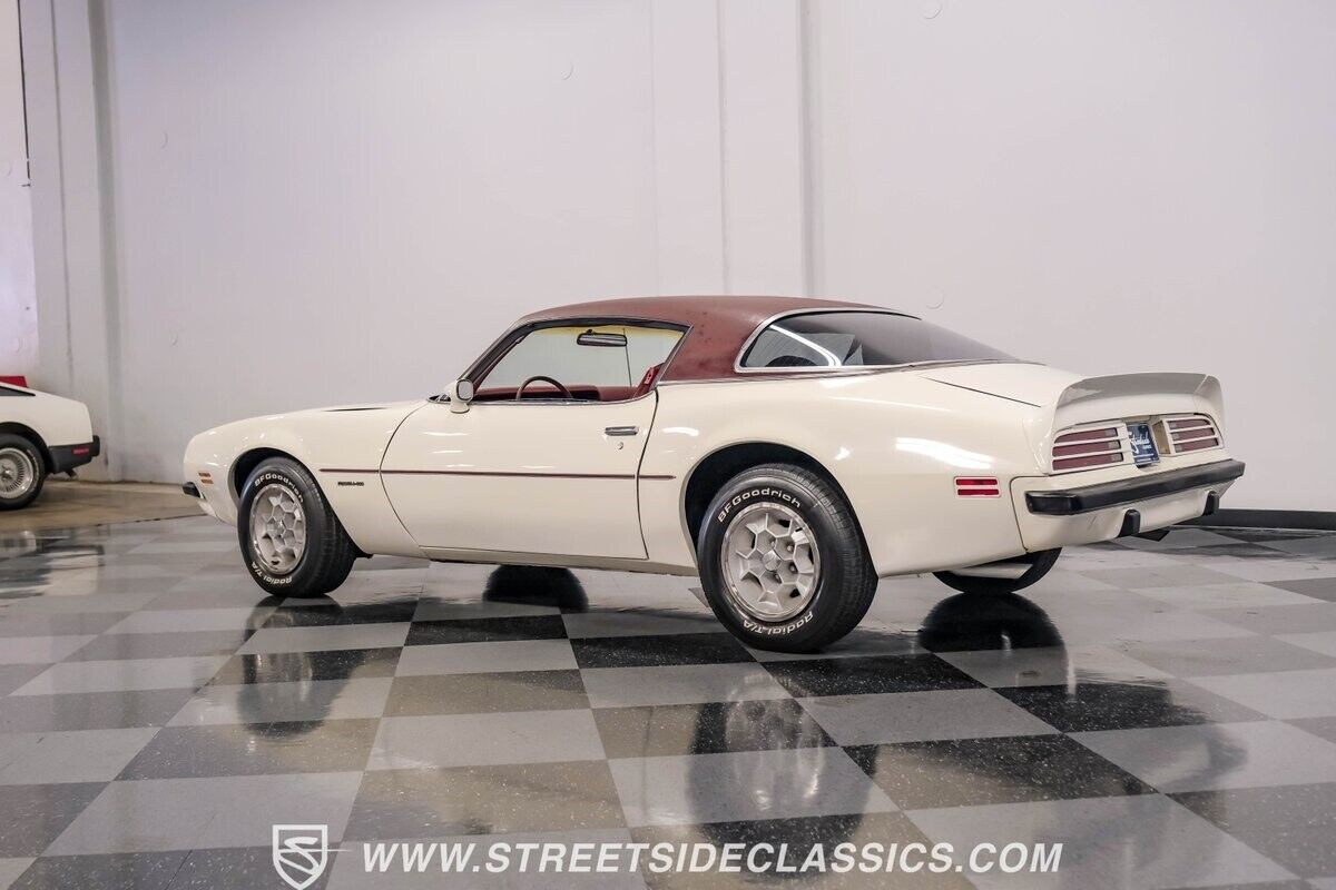 Pontiac-Firebird-Coupe-1975-White-Oxblood-124032-9