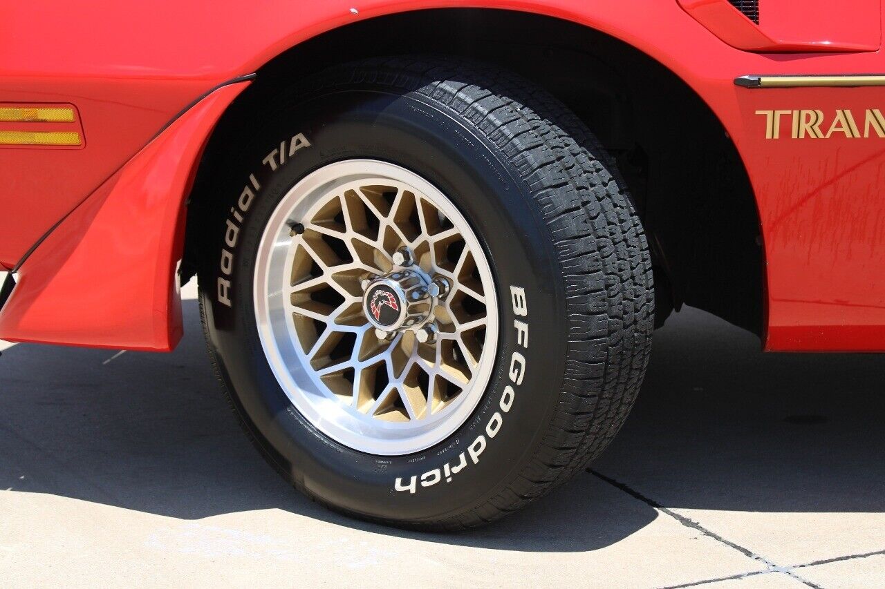 Pontiac-Firebird-Coupe-1977-Red-Black-39900-10