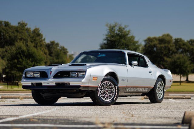 Pontiac-Firebird-Coupe-1977-Silver-Black-1788-1