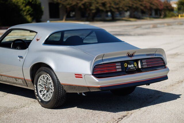 Pontiac-Firebird-Coupe-1977-Silver-Black-1788-19