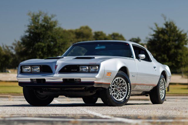 Pontiac-Firebird-Coupe-1977-Silver-Black-1788-2