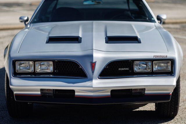 Pontiac-Firebird-Coupe-1977-Silver-Black-1788-22