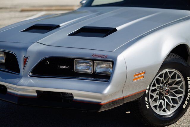 Pontiac-Firebird-Coupe-1977-Silver-Black-1788-34