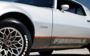 Pontiac-Firebird-Coupe-1977-Silver-Black-1788-36