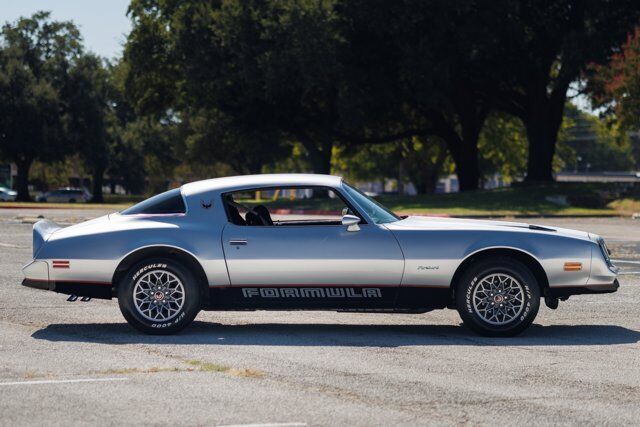 Pontiac-Firebird-Coupe-1977-Silver-Black-1788-7