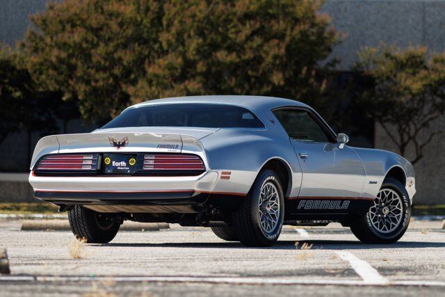 Pontiac-Firebird-Coupe-1977-Silver-Black-1788-8