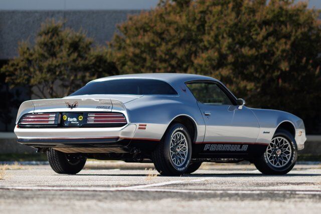 Pontiac-Firebird-Coupe-1977-Silver-Black-1788-9