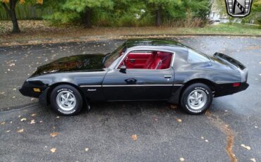 Pontiac-Firebird-Coupe-1981-Black-Red-29903-3