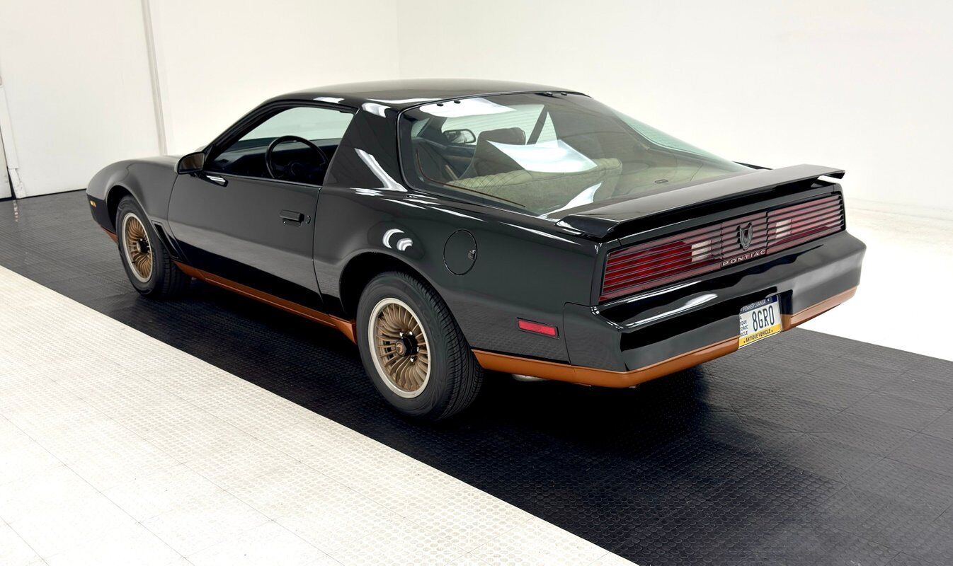 Pontiac-Firebird-Coupe-1982-Black-Tan-14838-2