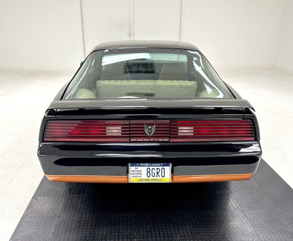 Pontiac-Firebird-Coupe-1982-Black-Tan-14838-3