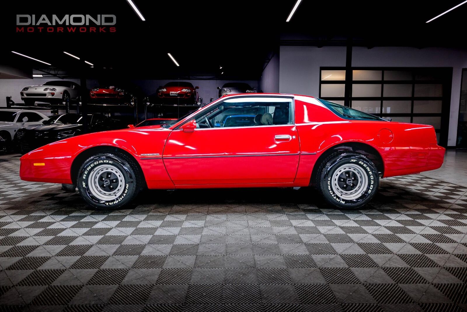 Pontiac-Firebird-Coupe-1984-Red-Charcoal-18272-9