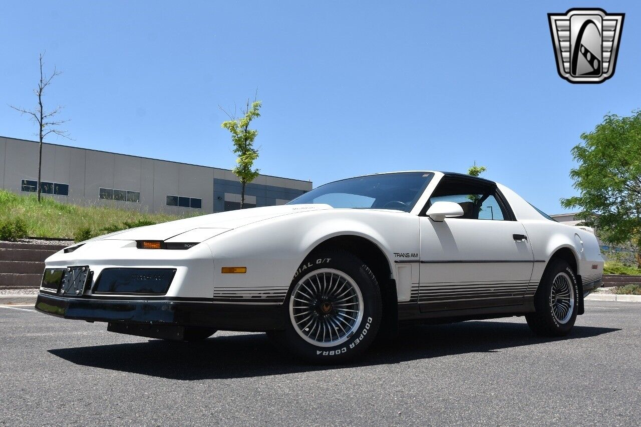 Pontiac-Firebird-Coupe-1984-White-Gray-134184-2