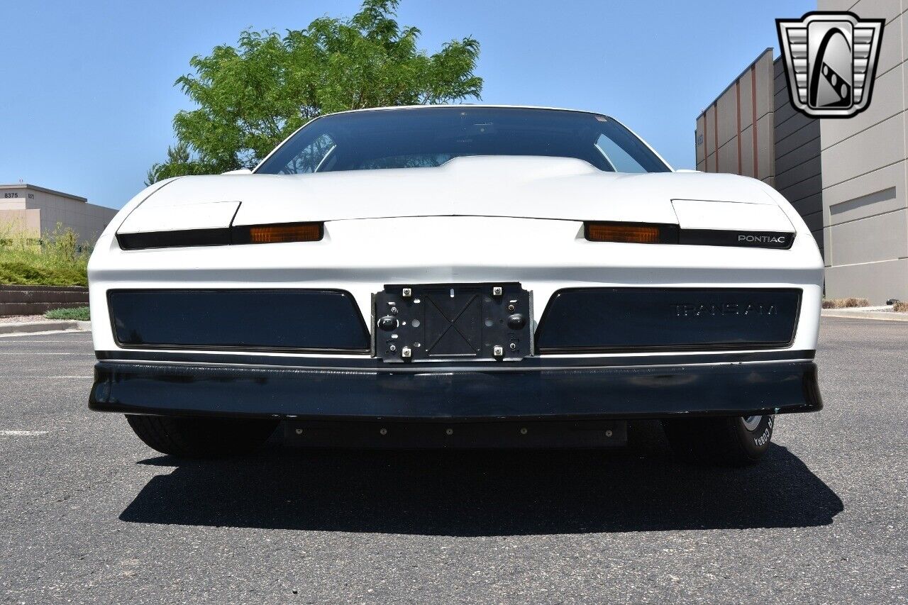 Pontiac-Firebird-Coupe-1984-White-Gray-134184-9