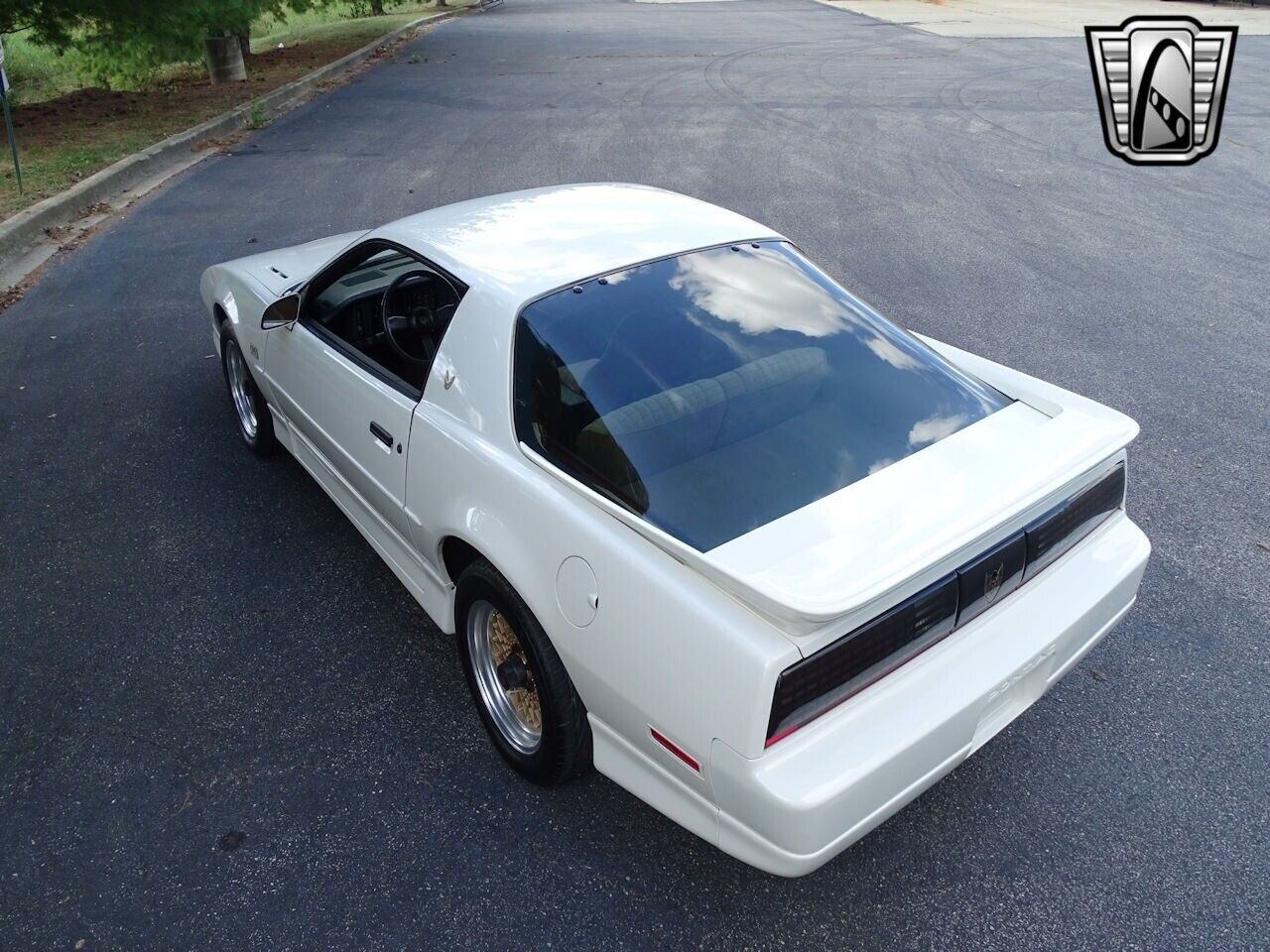 Pontiac-Firebird-Coupe-1987-White-LIGHT-CAMEL-111014-4